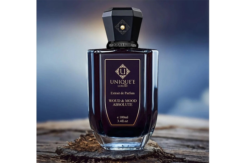 Customized Crystal Zamac Cap & Aluminum Label for Unique'e Luxury1