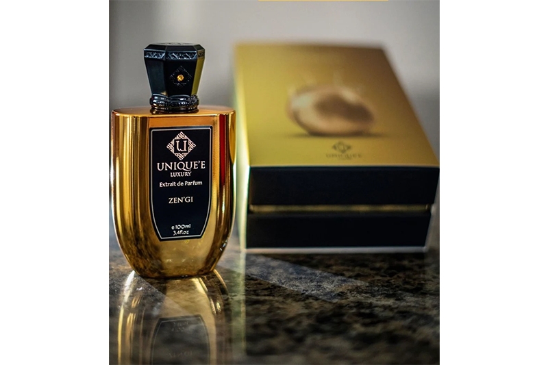 Customized Crystal Zamac Cap & Aluminum Label for Unique'e Luxury2